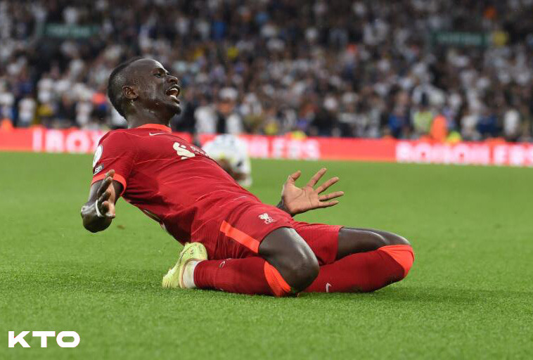  萨拉赫戴帽破纪录，利物浦大胜登顶榜首  