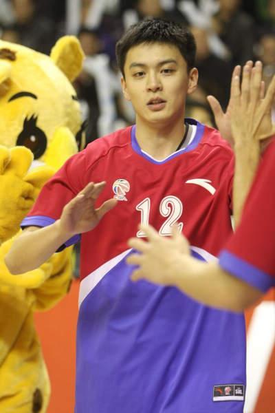  都灵门将乌龙送礼，主教练赛后揽责辞职  