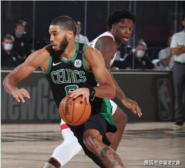  塔图姆末节发威绿军逆转篮网豪取八连胜紧追雄鹿